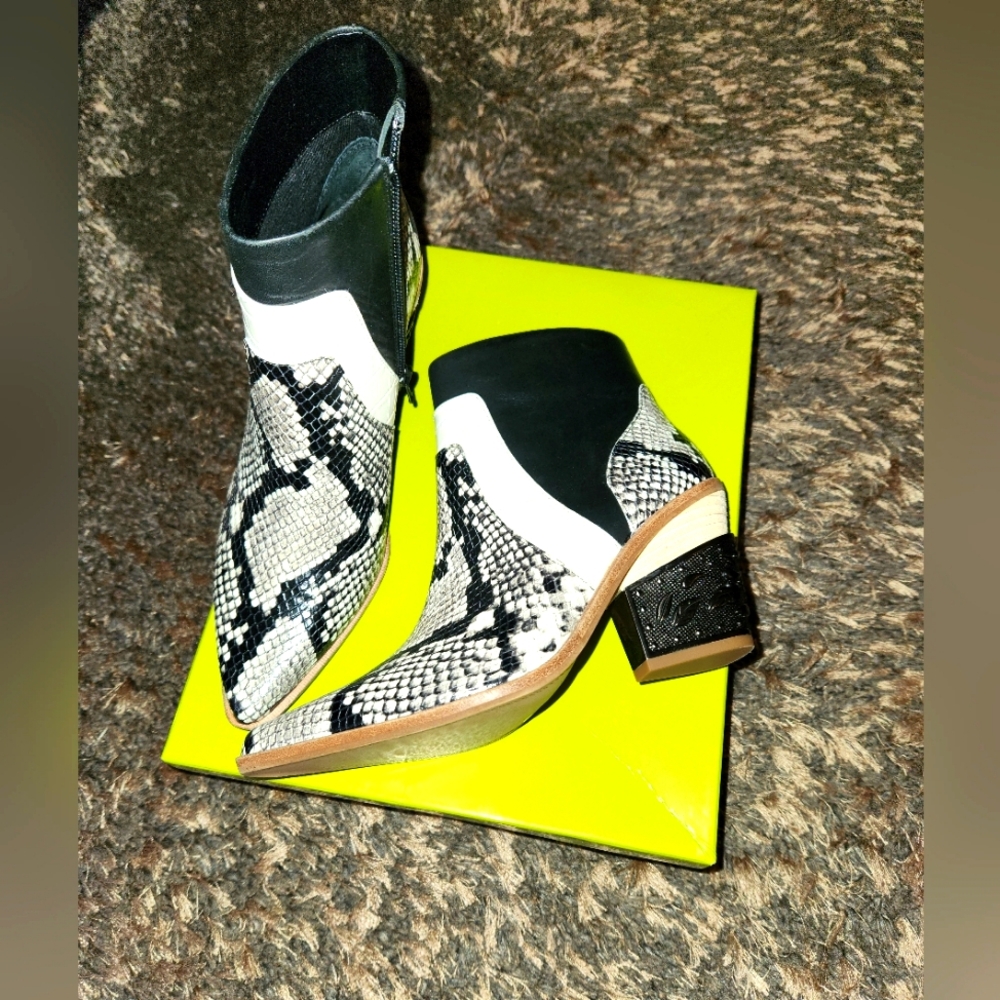 Gianni Bini Snake Skin Boots